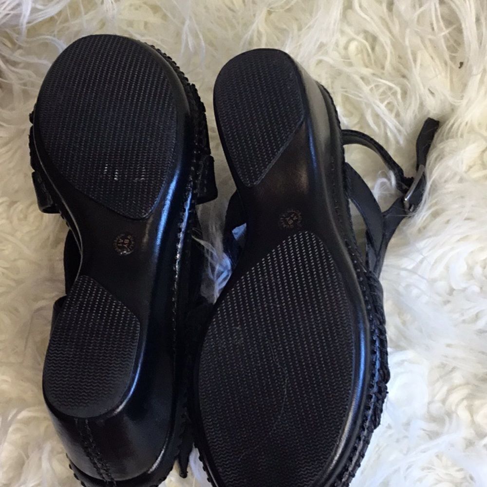 ST JOHNS BAY black strapped sandals in size 7 NWOT - Picture 10 of 11